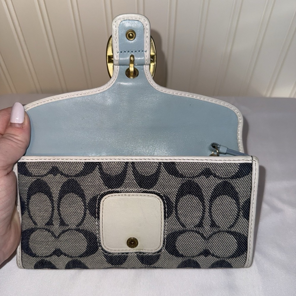 COACH BLEEKER WHITE LEATHER SNAP FLAP BLUE/WHITE DENIM SIGNATURE C LONG WALLET - Picture 5 of 16